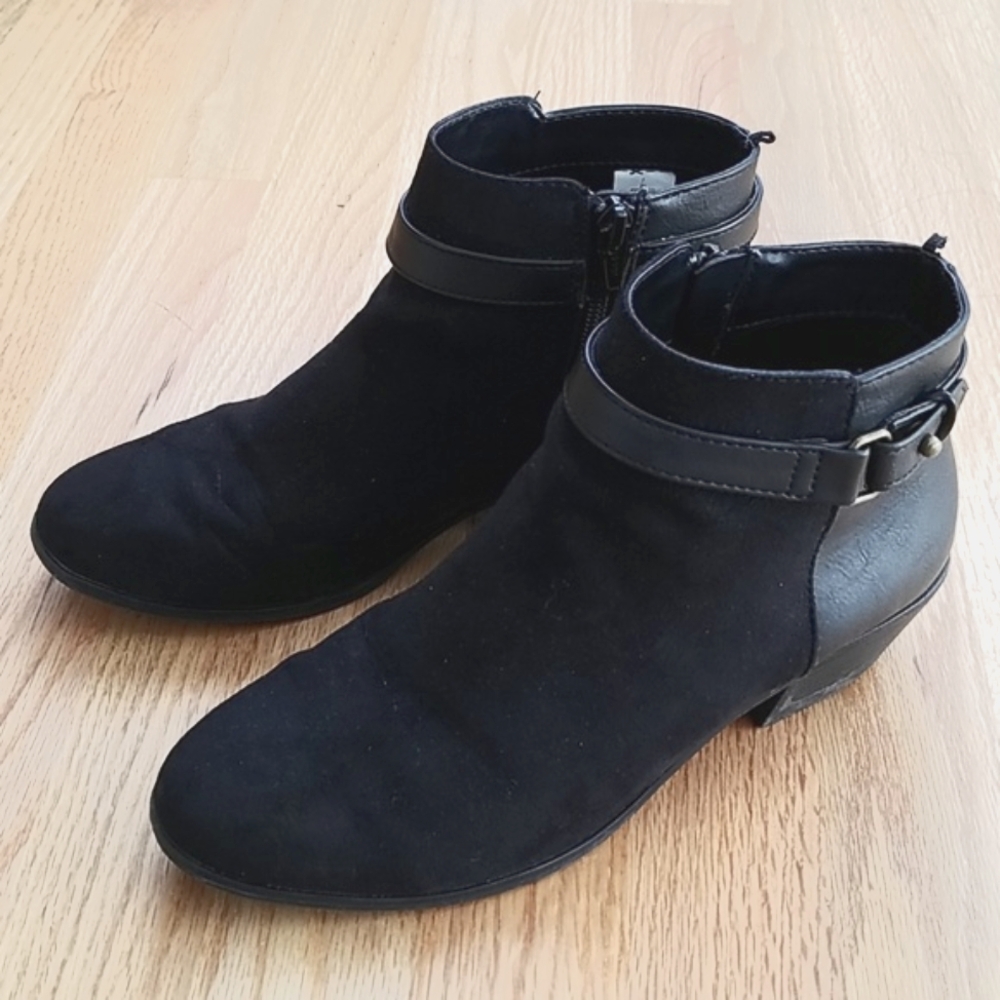 Old Navy Black Suede Leather Ankle Boots Size 7